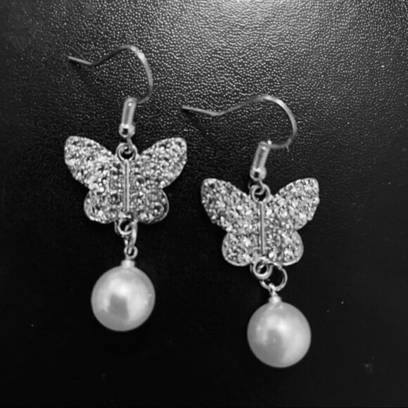 Silver Crystal Butterfly Pearl Earrings NEW - Picture 2 of 3
